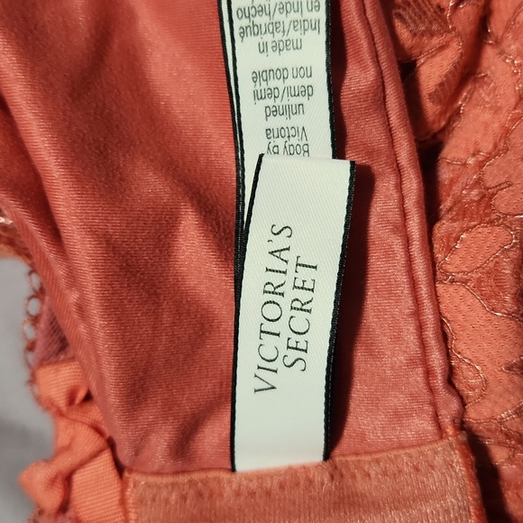 VICTORIA SECTRET Elegant Lace Coral Bra Size 40DDD. - Picture 8 of 11